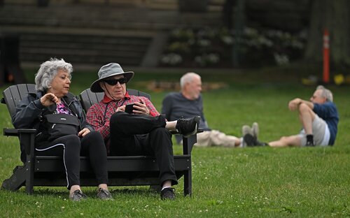 Reunion 2025 Class of ’75 President’s Champagne Reception Friday, May 30, 2025 in the Oak tent on Tempel Green. (Connecticut College photos by Sean D. Elliot)