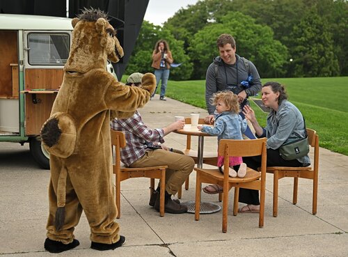 Reunion 2025 Mix, Mingle, Mimosa Saturday, May 31, 2025 at Cummings Patio. (Connecticut College photos by Sean D. Elliot)