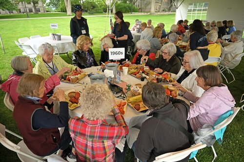 Reunion 2025 New England Lobster Bake Friday, May 30, 2025 in the main tent on Tempel Green. (Connecticut College photos by Sean D. Elliot)