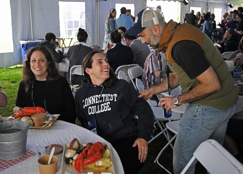 Reunion 2025 New England Lobster Bake Friday, May 30, 2025 in the main tent on Tempel Green. (Connecticut College photos by Sean D. Elliot)