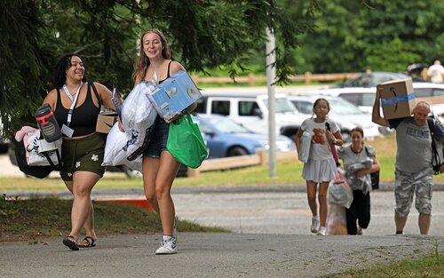 First year students participating in the Helix, Genesis, Odyssey and Science Leaders pre-orientation programs move into their residence halls Monday, August 18, 2025. About 40% of the Class of 2029 are participants in one of the pre-orientation programs and moved in prior to the move-in day for the rest of the class on August 20th. (Connecticut College photos by Sean D. Elliot)