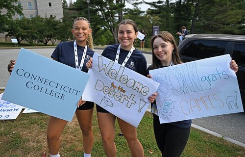 Student Advisers greet members of the class of 2029 arriving to move in to their residence halls Wednesday, August 20, 2025. (Connecticut College photos by Sean D. Elliot)