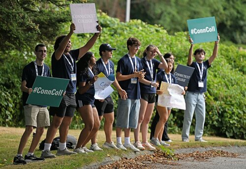Student Advisers greet members of the class of 2029 arriving to move in to their residence halls Wednesday, August 20, 2025. (Connecticut College photos by Sean D. Elliot)
