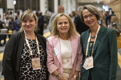 IAS 2023, the 12th IAS Conference on HIV Science. PMCUREF – HIV Cure & Immunotherapy Forum during the closing poster exhibition & networking session.  In the photo  IAS President Sharon Lewin and IAS Executive Director Birgit Poniatowski.