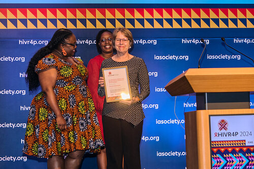 HIVR4P, the 5th HIV Research for Prevention Conference. Lima, Peru. 8 October, 2024

PL02
New tools: New challenges
Prize presenter Kanya Ndaki (the Aurum Institute) and the recipients Elizabeth Irungu (Jhipiego) and Maryam Shahmanesh (Uuniversity College London and Africa Health Research Institute)

©️ Nicole Bergman / IAS