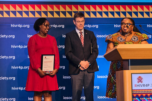 HIVR4P, the 5th HIV Research for Prevention Conference. Lima, Peru. 8 October, 2024

PL02
New tools: New challenges
Prize presenters Dave Clark (the Aurum Institute) and the recipients Elizabeth Irungu (Jhipiego) and Maryam Shahmanesh (Uuniversity College London and Africa Health Research Institute)

©️ Nicole Bergman / IAS