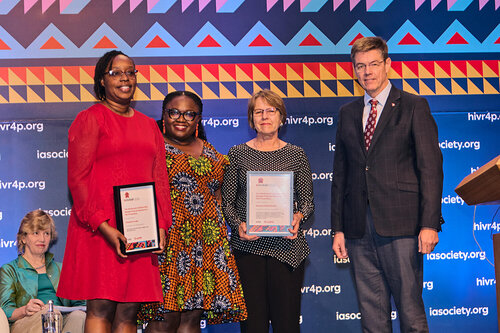 HIVR4P, the 5th HIV Research for Prevention Conference. Lima, Peru. 8 October, 2024

PL02
New tools: New challenges
Prize presenters Dave Clark and Kanya Ndaki (the Aurum Institute) and the recipients Elizabeth Irungu (Jhipiego) and Maryam Shahmanesh (Uuniversity College London and Africa Health Research Institute)

©️ Nicole Bergman / IAS