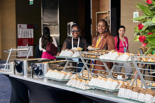 HIVR4P, the 5th HIV Research for Prevention Conference. Lima, Peru. 8 October, 2024

Meet the experts lunch
Speakers and researchers networking.

©️ Nicole Bergman / IAS