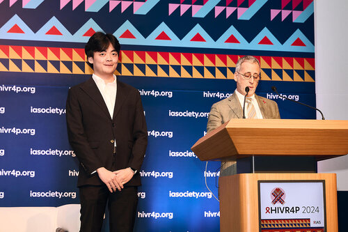 HIVR4P, the 5th HIV Research for Prevention Conference. Lima, Peru. 10 October, 2024

PL04 Realising the promise
Award presenter Cesar Boggiano (National Institutes of Health) 
and award recipient:
• Viet Hoang Vu (Johns Hopkins University)

©️ Nicole Bergman / IAS