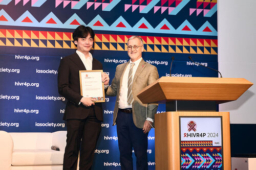 HIVR4P, the 5th HIV Research for Prevention Conference. Lima, Peru. 10 October, 2024

PL04 Realising the promise
Award presenter Cesar Boggiano (National Institutes of Health) 
and award recipient:
• Viet Hoang Vu (Johns Hopkins University)

©️ Nicole Bergman / IAS