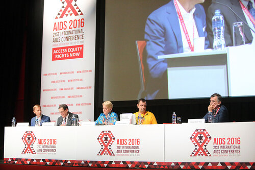 21st International AIDS Conference (AIDS 2016), Durban, South Africa.
Opportunities for and Challenges to Sustainable Financing of the AIDS Response
Symposia Session
Wednesday 20 July : Venue -Session Room 11
The Panel : Mark Dybul, Jimmy Kolker, Christine Stegling, Volodymyr Zhovtyak and Philippe Douste-Blazy
Photo©International AIDS Society/Abhi Indrarajan