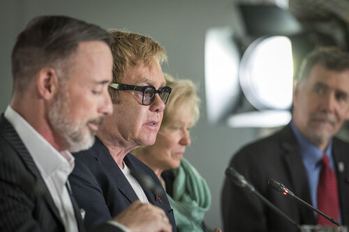 21st International AIDS Conference (AIDS 2016), Durban, South Africa.
Photo shows the PEPFAR and Elton John AIDS Foundation Press Conference. Left to Right: David Furnish, Chairman, Elton John AIDS Foundation; Sir Elton John, Founder, Elton John AIDS Foundation; Ambassador Deborah Birx, United States Global AIDS Coordinator; Chris Beyrer, President International AIDS Society.
Photo©International AIDS Society/Steve Forrest/Workers' Photos