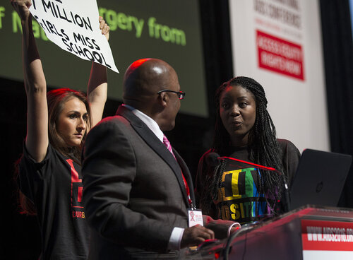 21st International AIDS Conference (AIDS 2016), Durban, South Africa.
What is our goal? (WEPL01)
Health Minister Aaron Motsoaledi introducing a speaker, 20 July, 2016.
Photo©International AIDS Society/Rogan Ward