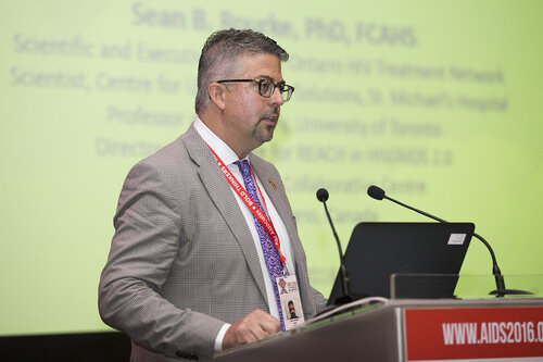 21st International AIDS Conference (AIDS 2016), Durban, South Africa.
The Robert Carr Research Award and Lecture (TUCA14)
Sean B. Rourke, 19 July, 2016.
Photo©International AIDS Society/Rogan Ward