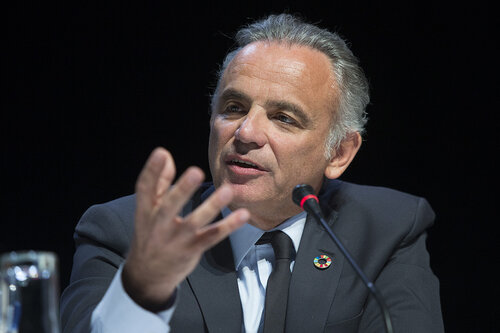 21st International AIDS Conference (AIDS 2016), Durban, South Africa.
Turning the Tide for Adolescent Girls and Young Women: How Realizing Gender Equality and Securing Women’s Human Rights are Essential for Reaching the End of AIDS (TUSY0603)
Luiz Lourens speaks, 19 July, 2016.
Photo©International AIDS Society/Rogan Ward