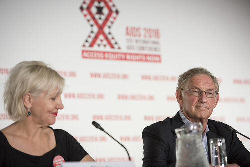 21st International AIDS Conference (AIDS 2016), Durban, South Africa.
Photo shows the 'Ongoing Search for a Vaccine' Official Press Conference.
Left to Right: Glenda Gray Centre), President and CEO, South African Medical Research; Larry Corey, President and Director Emeritus, Fred Hutchinson Cancer Research Center.
Photo©International AIDS Society/Steve Forrest/Workers' Photos