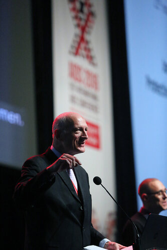 21st International AIDS Conference (AIDS 2016), Durban, South Africa.
Tuesday 19th July 2016, VENUE : Durban ICC Session Hall 1
Tuesday Plenary
Speaker Jonathan Mann
Photo©International AIDS Society/Abhi Indrarajan