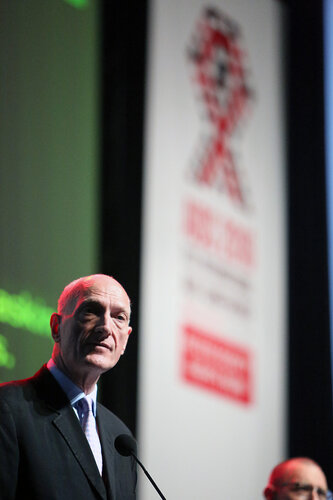 21st International AIDS Conference (AIDS 2016), Durban, South Africa.
Tuesday 19th July 2016, VENUE : Durban ICC Session Hall 1
Tuesday Plenary
Speaker Jonathan Mann
Photo©International AIDS Society/Abhi Indrarajan