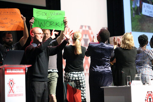 21st International AIDS Conference (AIDS 2016), Durban, South Africa.
Tuesday 19th July 2016, VENUE : Durban ICC Session Hall 1
Tuesday Plenary
Protesters on stage with dignitaries after Jonathan man invited them to come on stage
Photo©International AIDS Society/Abhi Indrarajan