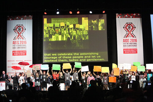 21st International AIDS Conference (AIDS 2016), Durban, South Africa.
Tuesday 19th July 2016, VENUE : Durban ICC Session Hall 1
Tuesday Plenary
Protesters on stage with dignitaries after Jonathan man invited them to come on stage
Photo©International AIDS Society/Abhi Indrarajan