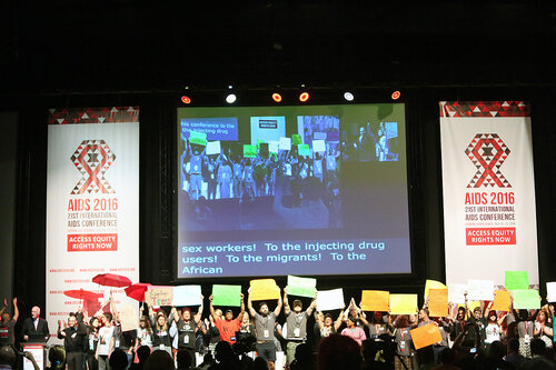 21st International AIDS Conference (AIDS 2016), Durban, South Africa.
Tuesday 19th July 2016, VENUE : Durban ICC Session Hall 1
Tuesday Plenary
Protesters on stage with dignitaries after Jonathan man invited them to come on stage
Photo©International AIDS Society/Abhi Indrarajan