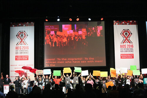 21st International AIDS Conference (AIDS 2016), Durban, South Africa.
Tuesday 19th July 2016, VENUE : Durban ICC Session Hall 1
Tuesday Plenary
Protesters on stage with dignitaries after Jonathan man invited them to come on stage
Photo©International AIDS Society/Abhi Indrarajan