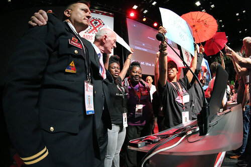 21st International AIDS Conference (AIDS 2016), Durban, South Africa.
Tuesday 19th July 2016, VENUE : Durban ICC Session Hall 1
Tuesday Plenary
Protesters on stage with dignitaries after Jonathan man invited them to come on stage
Photo©International AIDS Society/Abhi Indrarajan