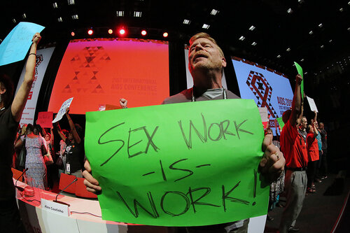 21st International AIDS Conference (AIDS 2016), Durban, South Africa.
Tuesday 19th July 2016, VENUE : Durban ICC Session Hall 1
Tuesday Plenary
Protesters on stage with dignitaries after Jonathan man invited them to come on stage
Photo©International AIDS Society/Abhi Indrarajan