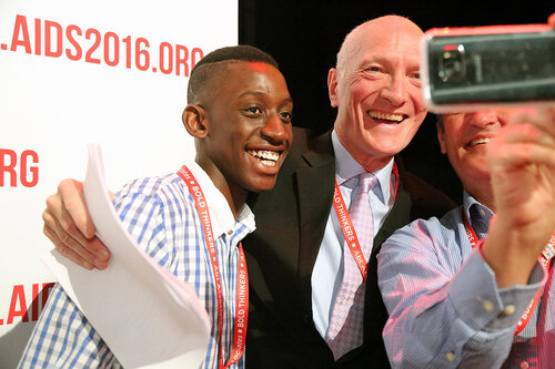 21st International AIDS Conference (AIDS 2016), Durban, South Africa.
Tuesday 19th July 2016, VENUE : Durban ICC Session Hall 1
Tuesday Plenary
Protesters on stage with dignitaries after Jonathan man invited them to come on stage
Photo©International AIDS Society/Abhi Indrarajan