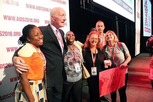 21st International AIDS Conference (AIDS 2016), Durban, South Africa.
Tuesday 19th July 2016, VENUE : Durban ICC Session Hall 1
Tuesday Plenary
Protesters on stage with dignitaries after Jonathan man invited them to come on stage
Photo©International AIDS Society/Abhi Indrarajan