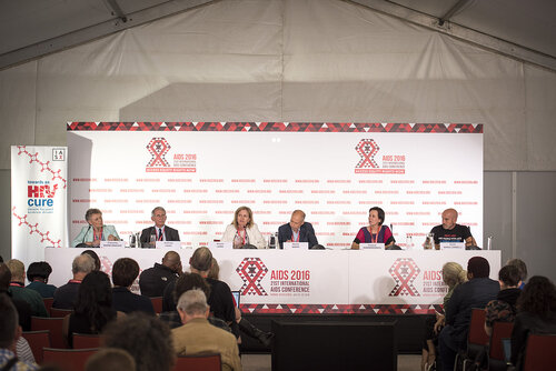 21st International AIDS Conference (AIDS 2016), Durban, South Africa.
Photo shows (left to right): Françoise Barré-Sinoussi, Institut Pasteur, Anthony Fauci, NIAID Director, Sharon Lewin, The Doherty Institute, University of Melbourne, Steven Deeks, Towards a HIV Symposium Co-Chair, Jintanat Ananworanich, Global Scientific Strategy Co-author and  Giulio Maria Corbelli, European AIDS Treatment Group, at the Towards an HIV Cure Press Conference.
Photo©International AIDS Society/Steve Forrest/Workers' Photos
