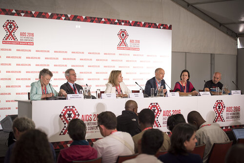 21st International AIDS Conference (AIDS 2016), Durban, South Africa.
Photo shows (left to right): Françoise Barré-Sinoussi, Institut Pasteur, Anthony Fauci, NIAID Director, Sharon Lewin, The Doherty Institute, University of Melbourne, Steven Deeks, Towards a HIV Symposium Co-Chair, Jintanat Ananworanich, Global Scientific Strategy Co-author and  Giulio Maria Corbelli, European AIDS Treatment Group, at the Towards an HIV Cure Press Conference.
Photo©International AIDS Society/Steve Forrest/Workers' Photos