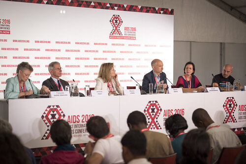 21st International AIDS Conference (AIDS 2016), Durban, South Africa.
Photo shows (left to right): Françoise Barré-Sinoussi, Institut Pasteur, Anthony Fauci, NIAID Director, Sharon Lewin, The Doherty Institute, University of Melbourne, Steven Deeks, Towards a HIV Symposium Co-Chair, Jintanat Ananworanich, Global Scientific Strategy Co-author and  Giulio Maria Corbelli, European AIDS Treatment Group, at the Towards an HIV Cure Press Conference.
Photo©International AIDS Society/Steve Forrest/Workers' Photos