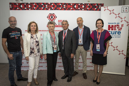 21st International AIDS Conference (AIDS 2016), Durban, South Africa.
Photo shows (left to right): Giulio Maria Corbelli, European AIDS Treatment Group, Sharon Lewin, The Doherty Institute, University of Melbourne, Françoise Barré-Sinoussi, Institut Pasteur, Anthony Fauci, NIAID Director, Jintanat Ananworanich, Global Scientific Strategy Co-author, and Steven Deeks, Towards a HIV Symposium Co-Chair, at the Towards an HIV Cure Press Conference.
Photo©International AIDS Society/Steve Forrest/Workers' Photos