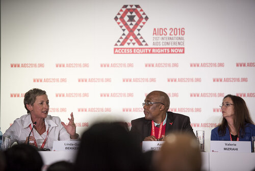 21st International AIDS Conference (AIDS 2016), Durban, South Africa.
Photo shows Linda-Gail Bekker, from the Desmond Tutu HIV Centre speaking at the TB2016 Press Conference.
Photo©International AIDS Society/Steve Forrest/Workers' Photos
