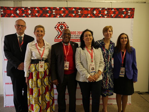 21st International AIDS Conference (AIDS 2016), Durban, South Africa.
Photo shows (left to right): Jens Lundgren, Linda-Gail Bekker, from the Desmond Tutu HIV Centre, Aaron Motsoaledi Minister of Health (South Africa), Corinne Merle, World Health Organisation, Joanne Carter, Valerie Mizrahi, at the TB2016 Press Conference.
Photo©International AIDS Society/Steve Forrest/Workers' Photos
