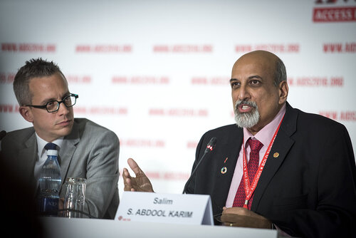 21st International AIDS Conference (AIDS 2016), Durban, South Africa.
Photo shows HIV Prevention and Treatment among Women and Girls" Press Conference.
From left to right: Jared Baeten, Vice Chair, Global Health, University of Washington and Salim S. Abdool Karim, Director, Centre for the AIDS Program of Research in South Africa (CAPRISA)
Photo©International AIDS Society/Steve Forrest/Workers' Photos