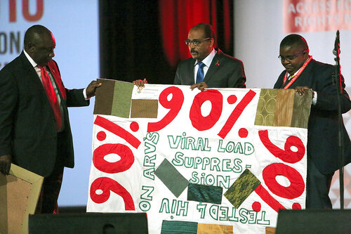 21st International AIDS Conference (AIDS 2016), Durban, South Africa.
Monday 18th July 2016, VENUE : Durban ICC Main Hall
Opening Ceremony
Deputy President of South Africa : Cyril Ramaphosa, and Mapasika gives an award to Michel Sidibe
Photo©International AIDS Society/Abhi Indrarajan