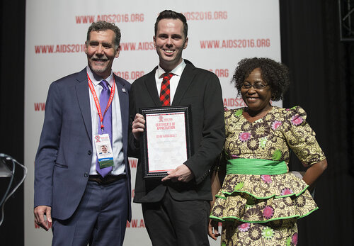 21st International AIDS Conference (AIDS 2016), Durban, South Africa.
Rapporteur & Closing Session (FRPL0208)
AIDS 2016 Logo Award (FRPL0210), 22 July, 2016.
Photo©International AIDS Society/Rogan Ward