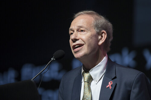 21st International AIDS Conference (AIDS 2016), Durban, South Africa.
Rapporteur & Closing Session (FRPL0208)
Looking ahead to AIDS 2018 
Peter Reiss, University of Amsterdam, Netherlands (FRPL0215), 22 July, 2016.
Photo©International AIDS Society/Rogan Ward
