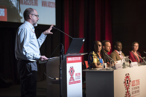 21st International AIDS Conference (AIDS 2016), Durban, South Africa.
Special Session on Alcohol, Drug Use and Sexual Risk Behaviour: Hotspots for HIV in Africa and Implications for Interventions.
Photo©International AIDS Society/Steve Forrest/Workers' Photos