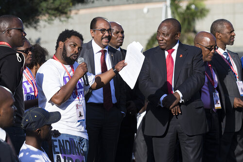 21st International AIDS Conference (AIDS 2016), Durban, South Africa.
Photo shows TAC March. Anele Boyce Yawa speaks with Michel Sibide (centre) and South African Deputy President Cyril Ramaphosa (right) during the TAC March in Durban, 18 July, 2016.
Photo©International AIDS Society/Rogan Ward)