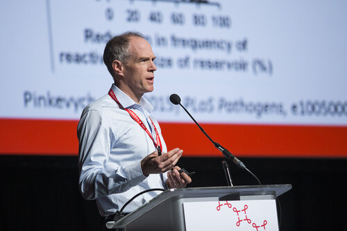 21st International AIDS Conference (AIDS 2016), Durban, South Africa.
Photo shows Towards an HIV Cure Symposium (OA2-1), Professor Miles Davenport Frequent and ‘burst-like’ reactivation from latency in SIVmac239M infected Macaques,17 July, 2016.
Photo©International AIDS Society/Rogan Ward