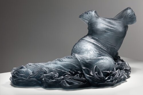 Reclining Nocturne 1, 2019, Cast glass. © Karen LaMonte Photo: Martin Polak
