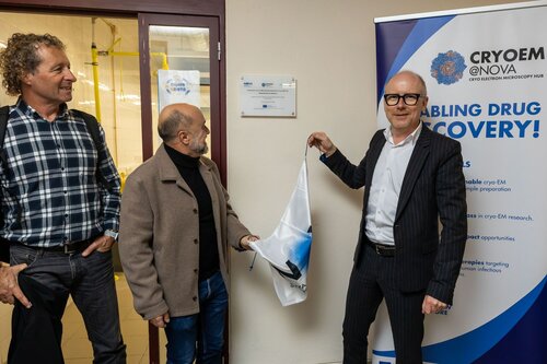 Himanshu Sharma, Hartmut Luecke, José Alferes, Paulo Pereira