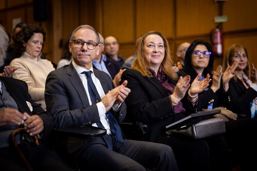 José Branco, Manuela Aparício