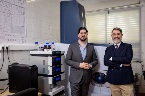 Hugo M. Santos, Carlos Lodero Y Espiño. Equipamento científico timsTOF Pro 2. Laboratório Isabel Moura