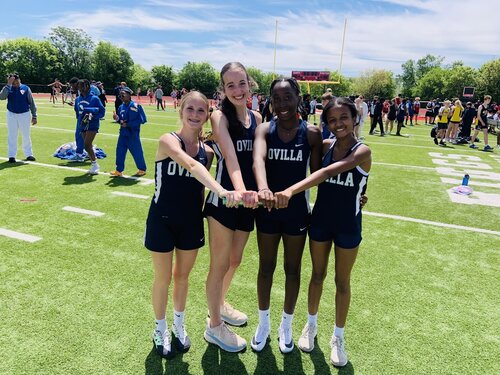 girls relay group