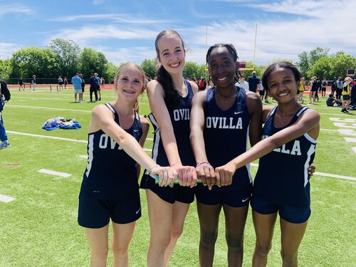 girls relay group