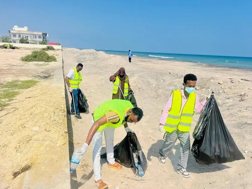 The BMA & BMFU Earth Day Beach Clean-Up Event was a powerful demonstration of community action and environmental leadership along Berbera’s coastline.

Organized by the Berbera Municipality Authority (BMA) in collaboration with the Berbera Marine and Fisheries University (BMFU), the event brought together students, local residents, environmental stakeholders, and government representatives to mark Earth Day with real impact.

During the clean-up, participants collected a total of 2,611 kilograms of waste, with approximately 90% consisting of PET bottle plastics—highlighting the growing challenge of single-use plastic pollution in coastal areas. The remaining waste included cardboard, damaged fishing nets, worn-out slippers, tents, and takeaway food containers, all of which pose serious threats to marine life and the coastal environment.

The initiative not only restored the natural beauty of Berbera’s beaches but also raised awareness about responsible waste management, recycling, and the urgent need to reduce plastic usage. It served as a practical learning experience, especially for youth, emphasizing their role in environmental conservation and sustainable development.

This successful collaboration between BMA and BMFU reflects a strong and growing commitment to protecting Berbera’s marine ecosystem and positioning the city as a leading example of coastal environmental stewardship in the region.